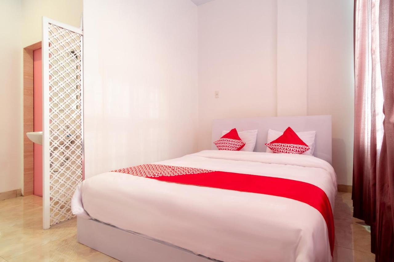 Oyo 1557 Bungas Guest House Medan Exterior foto