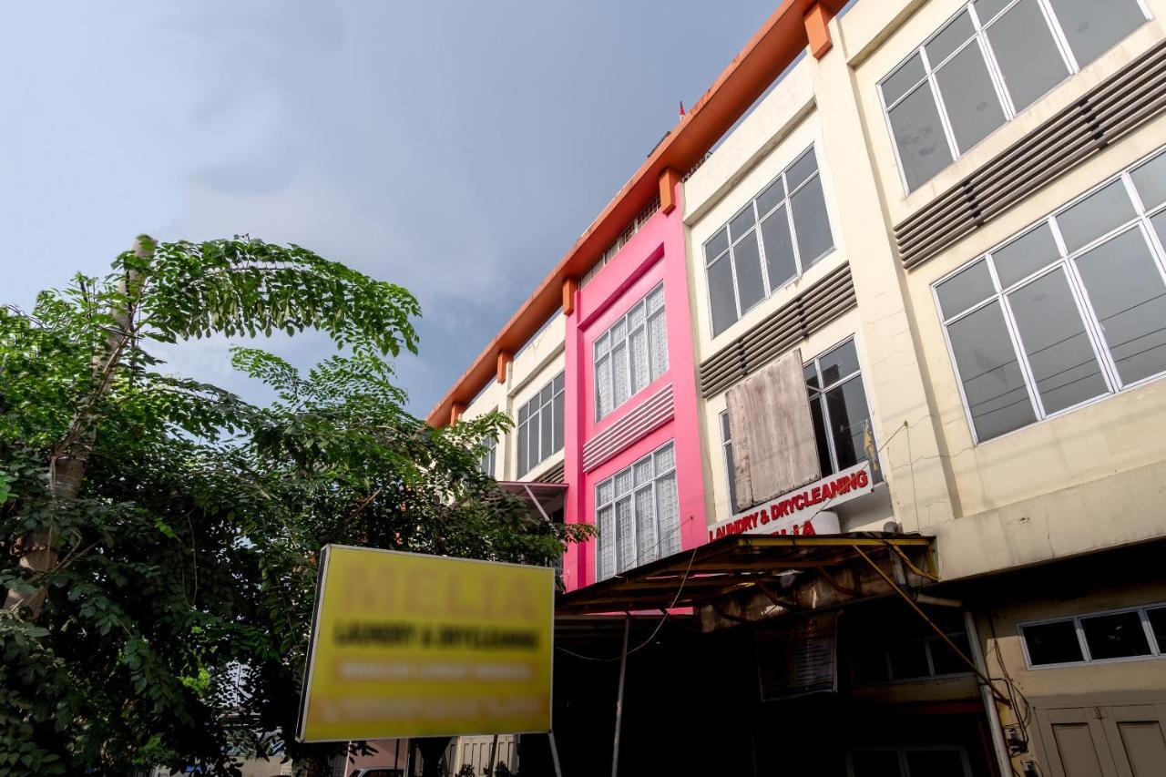 Oyo 1557 Bungas Guest House Medan Exterior foto