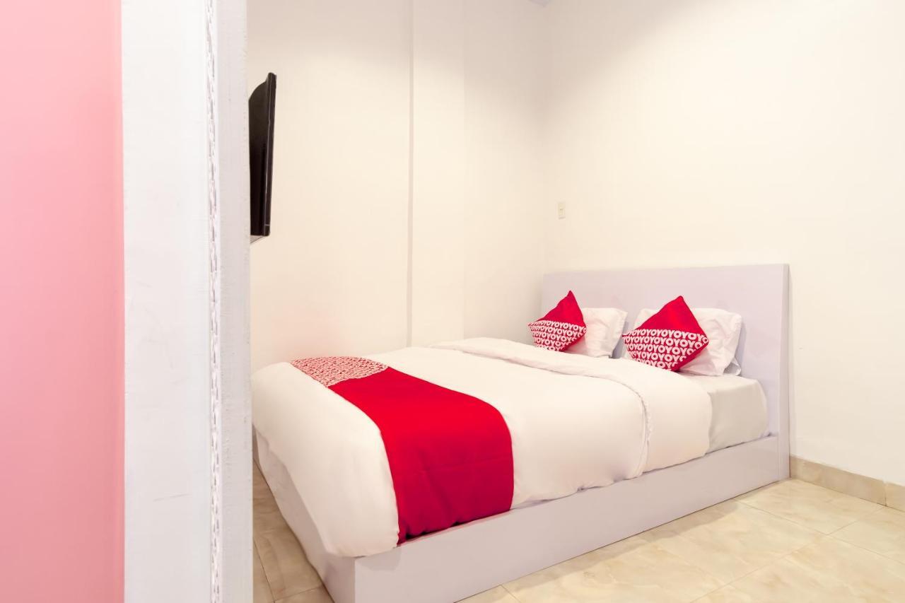 Oyo 1557 Bungas Guest House Medan Exterior foto